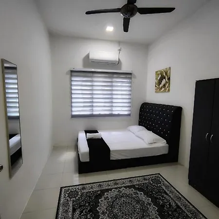 Homestay Temerloh With Private Pool Near Hospital 4 Bedroom 4 Aircond 10Pax Free Wi-Fi Netflix Exterior photo