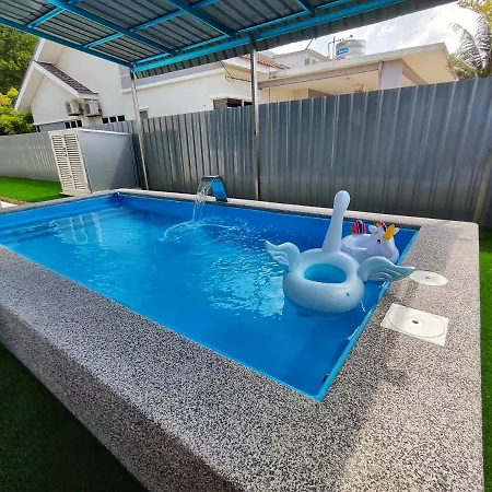 Homestay Temerloh With Private Pool Near Hospital 4 Bedroom 4 Aircond 10Pax Free Wi-Fi Netflix Exterior photo