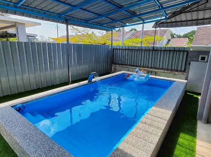 Homestay Temerloh With Private Pool Near Hospital 4 Bedroom 4 Aircond 10Pax Free Wi-Fi Netflix