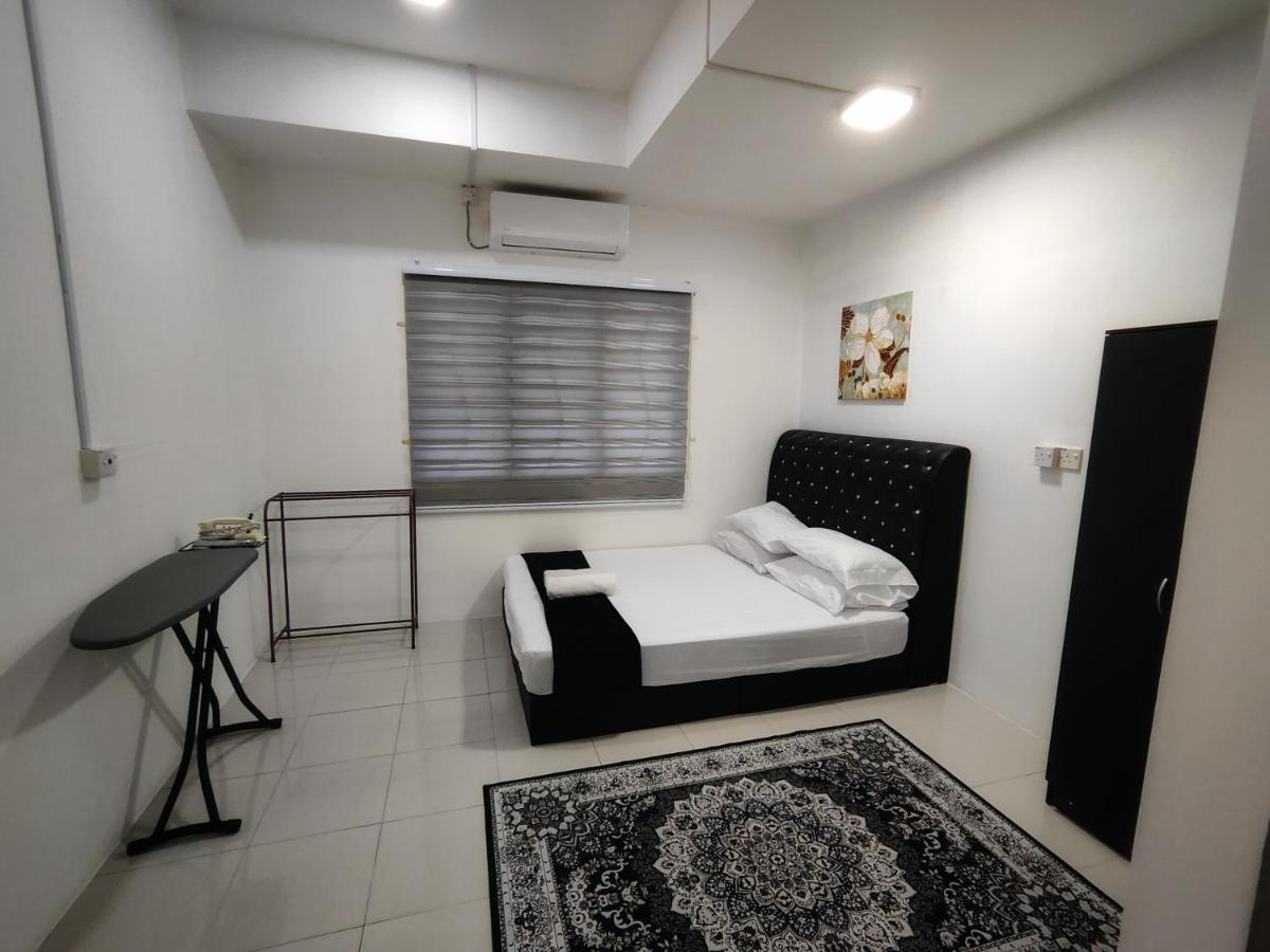 Holiday home With Private Pool Near Hospital 4 Bedroom 4 Aircond 10pax Free Wi-fi Netflix Temerloh