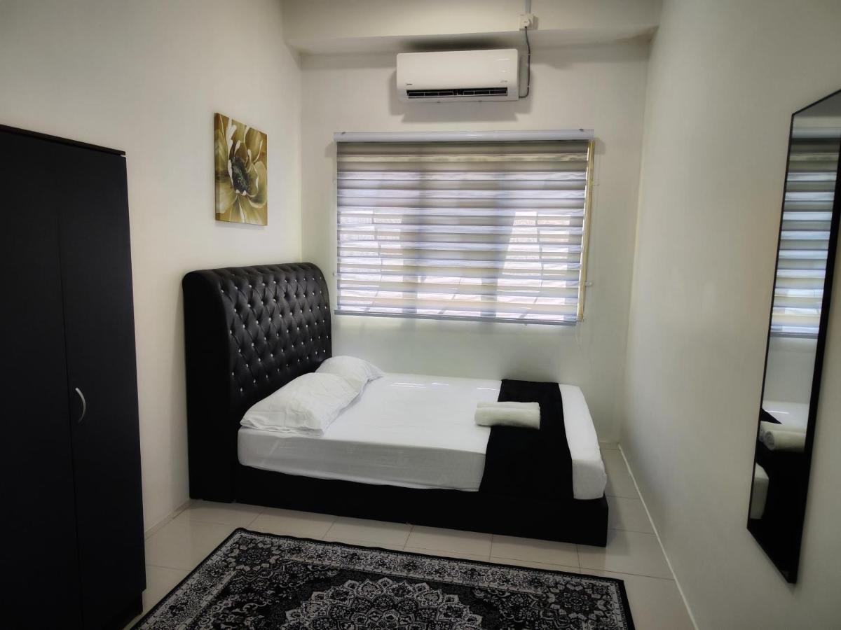 Holiday home With Private Pool Near Hospital 4 Bedroom 4 Aircond 10pax Free Wi-fi Netflix Temerloh