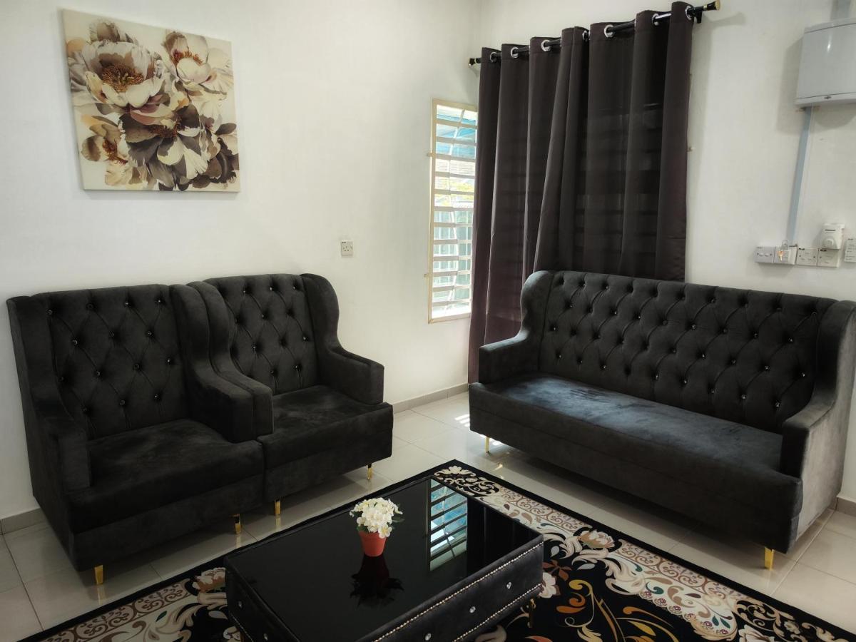 With Private Pool Near Hospital 4 Bedroom 4 Aircond 10pax Free Wi-fi Netflix * Temerloh