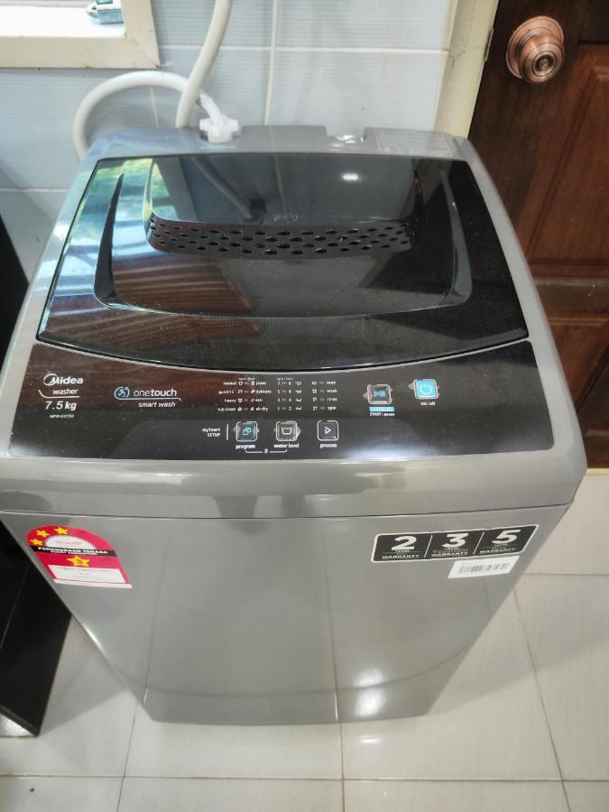 With Private Pool Near Hospital 4 Bedroom 4 Aircond 10pax Free Wi-fi Netflix Holiday home Temerloh